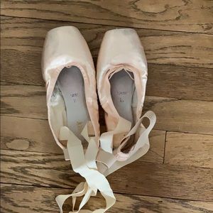 Bloch Hannah Size 5XX Pointe Shoes